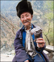 Traditional medicine for sale in the Yangtze's Tiger Leaping Gorge
